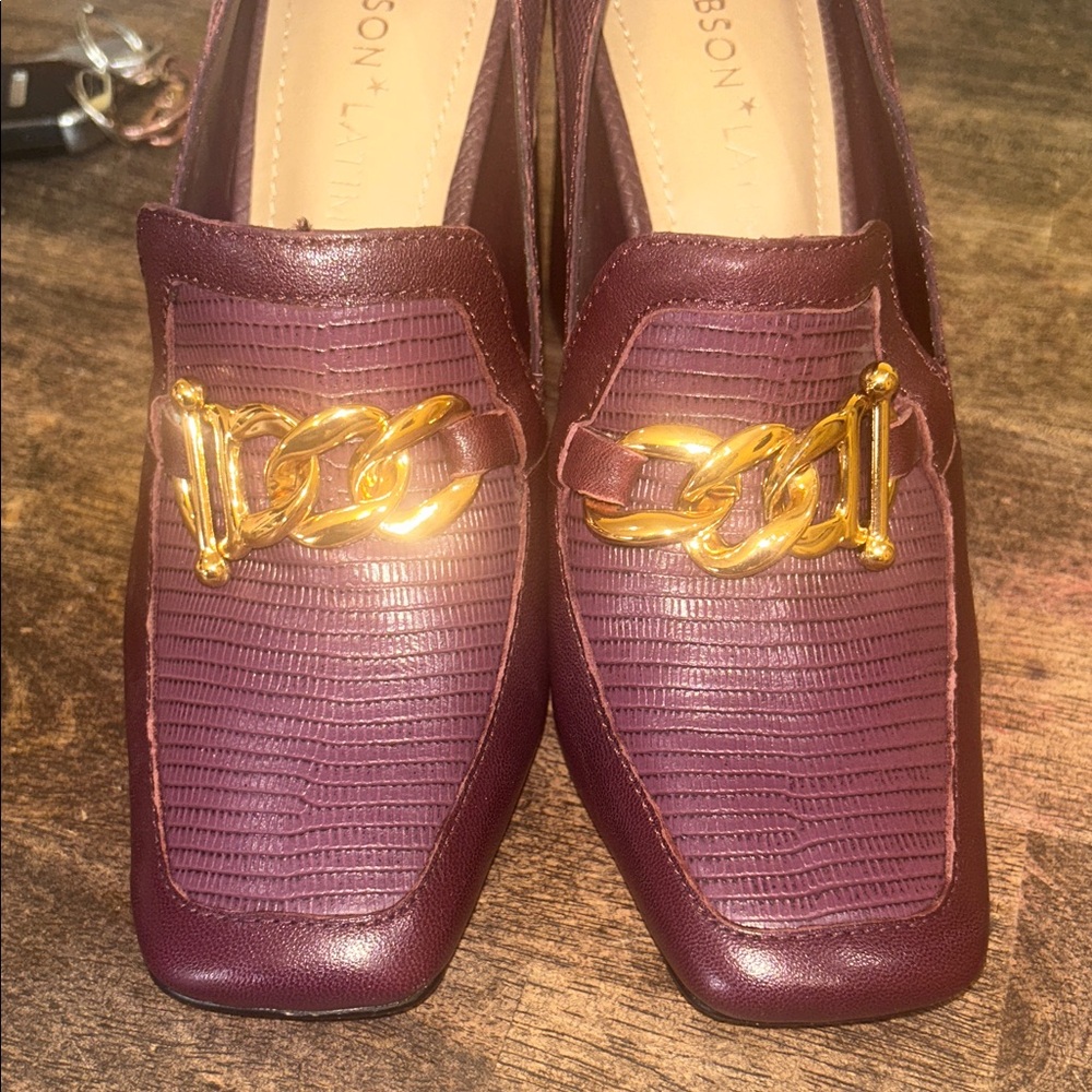 Gibson Latimer Women's Deep Red Loafers with Gold Accent - Picture 10 of 10